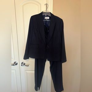 Size 10 Le Suit Navy Tone on Tone Pinstripe Women’s Suit